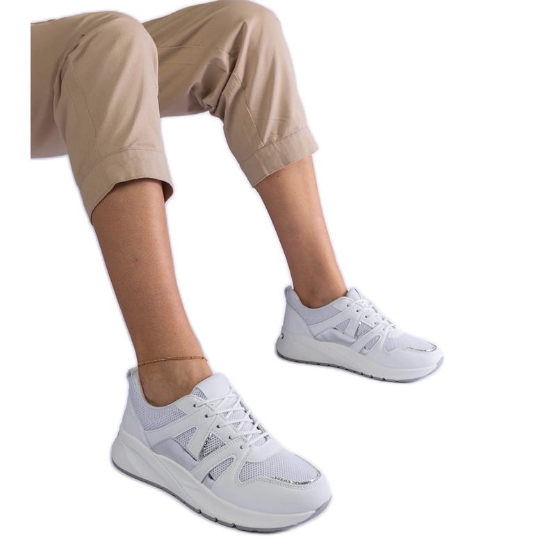 Bijele tenisice s debelim potplatom bijela