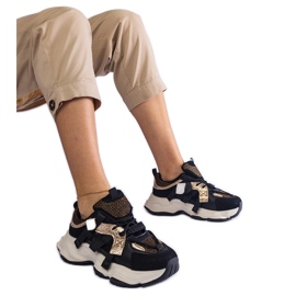 Crne tenisice sa zlatnim umetcima crna