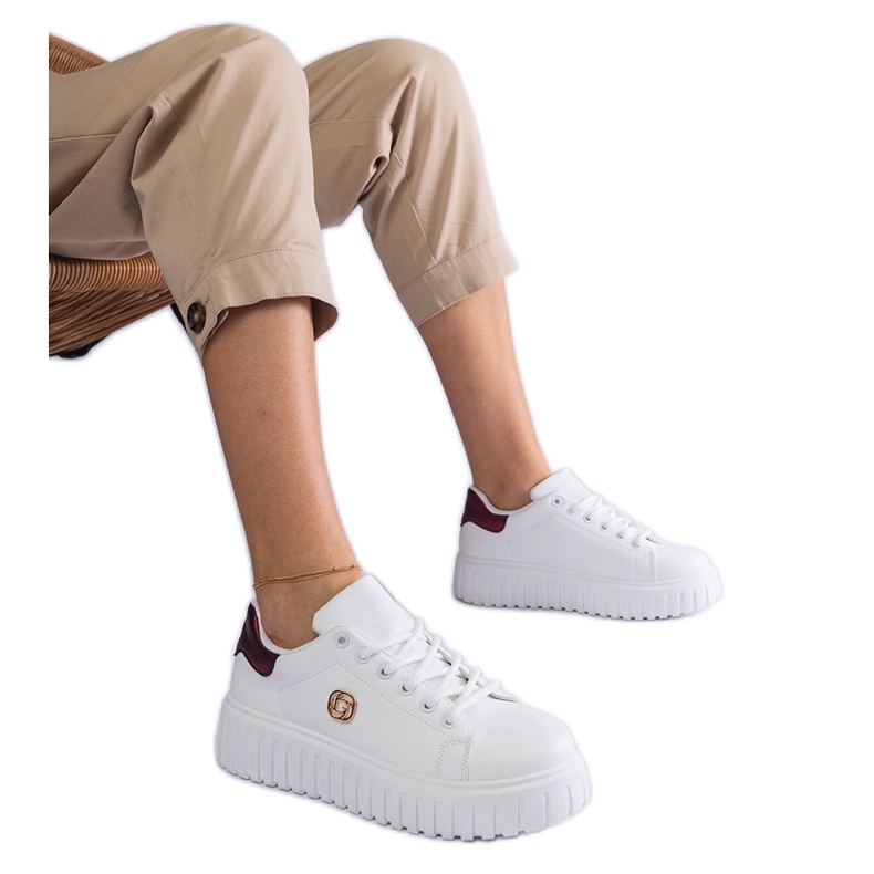 Bijele i bijele tenisice na gustom potplatu bijela