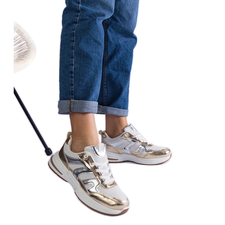 Materijalne sportske tenisice sa zlatnim umetcima zlatna