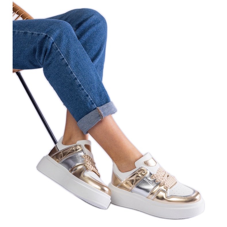 Zlatne tenisice sa srebrnim umetcima zlatna