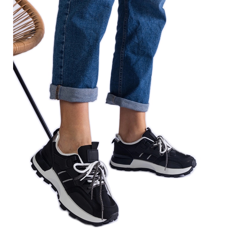 Crne sportske ženske tenisice crno