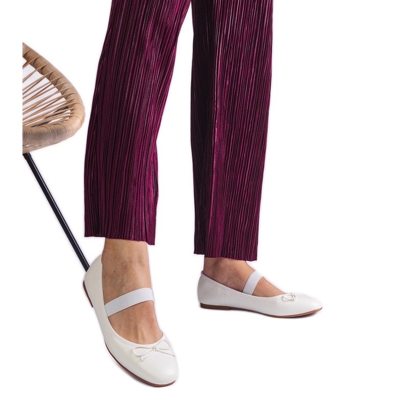 Bijele balerine s elastičnim trakom i ukrasnim lukom bijela