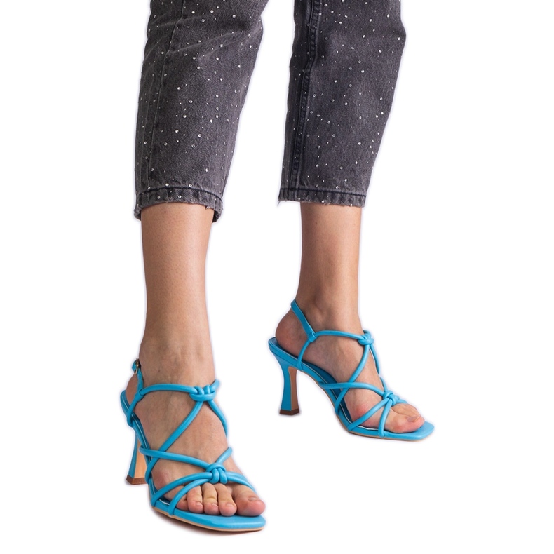 Plave sandale na visoku petu s četvrtastim vrhom plava