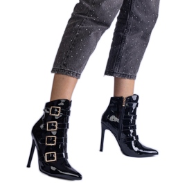 Crne čizme lakirane na pin s kopčama crna