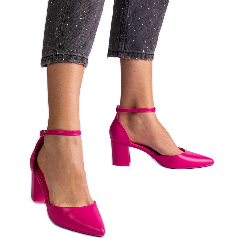 Ružičaste pumpe na posta ružičasta