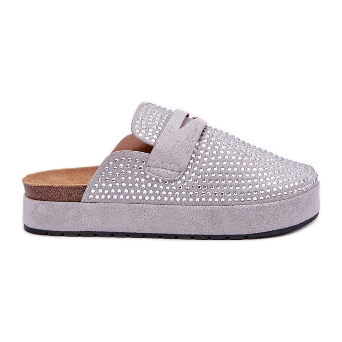 Ženski jastuci ukrašeni cirkonima na sivoj platformi siva