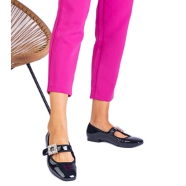 Crne lakirane balerine ukrašene kopčom crna