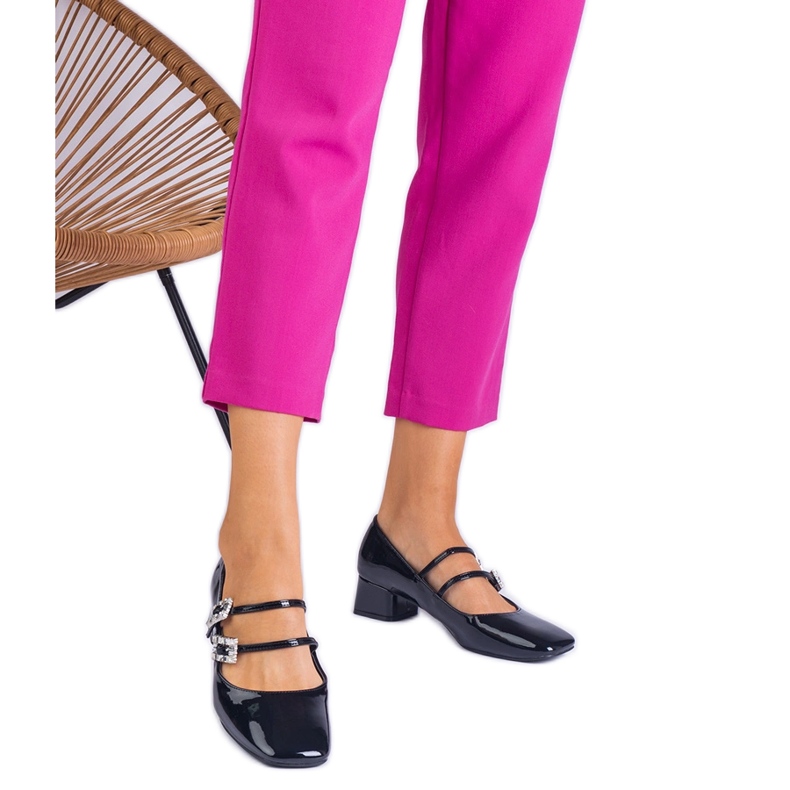 Crne pumpe lakirane stezaljkom s cirkonima crno