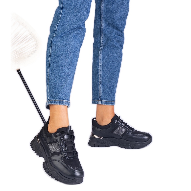 Crne ženske tenisice ukrašene sjajem crno