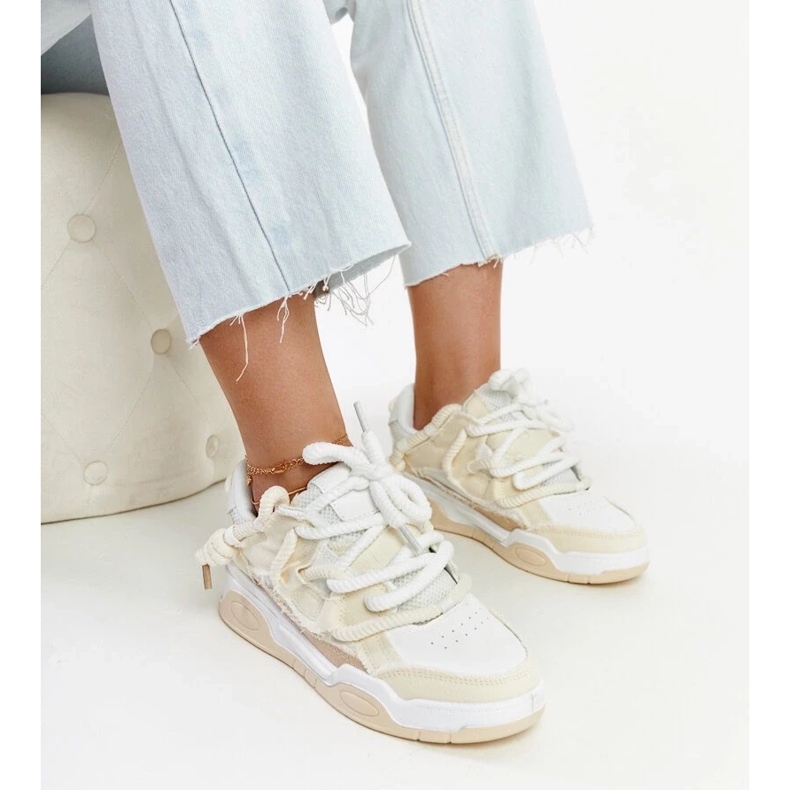 D/GMR Bež tenisice s umetcima od Melilot tkanine