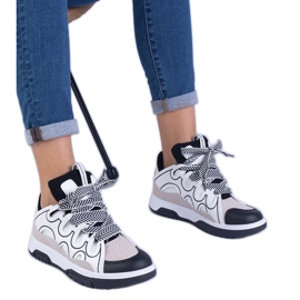 Crne ženske tenisice s ukrasnim vezanjem crna