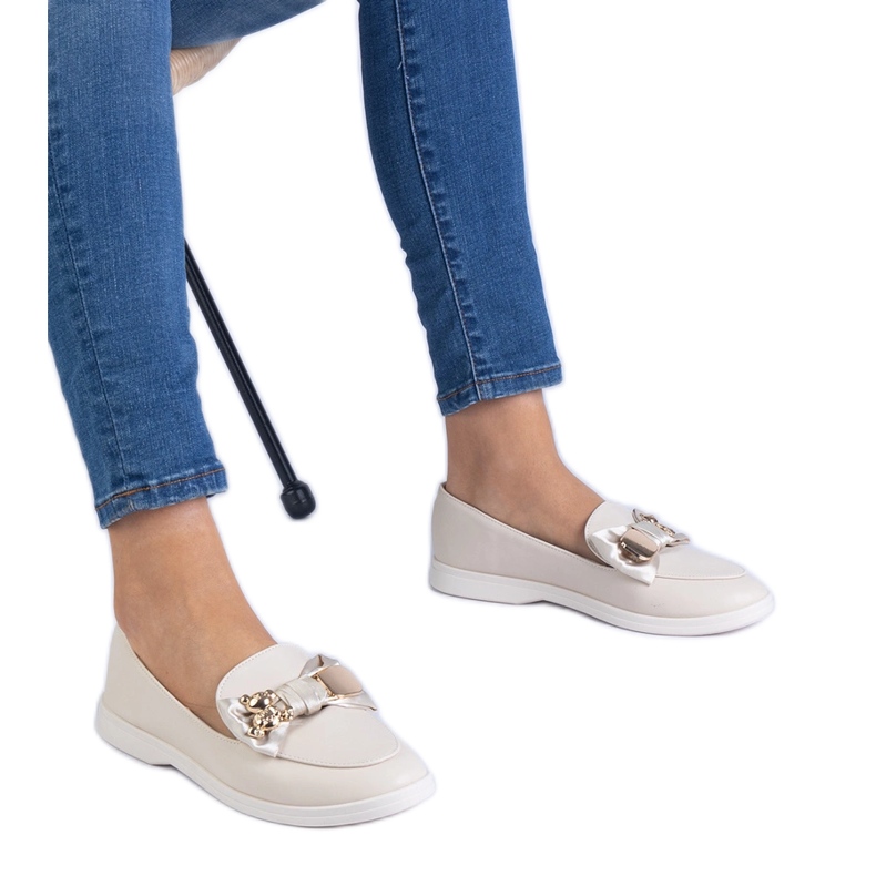 Bež natičnici ukrašeni lukom i zlatnim medvjedićima