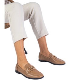 Smeđe ženske natikače sa zlatnim ukrasom smeđa