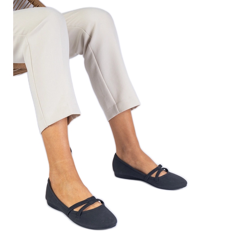 Crne ženske balerine izrađene od mat eco -leather crno