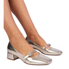 Zlatne elegantne pumpe ukrašene cirkonima zlatni