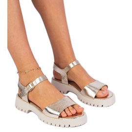 Zlatne sandale s zlatnim čelom