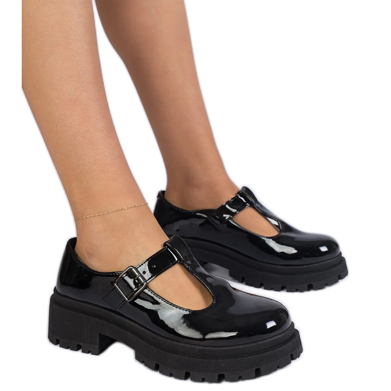 Crne cipele na lakiranoj platformi crno