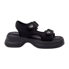 Sandale laganih materijala na crnoj platformi crna