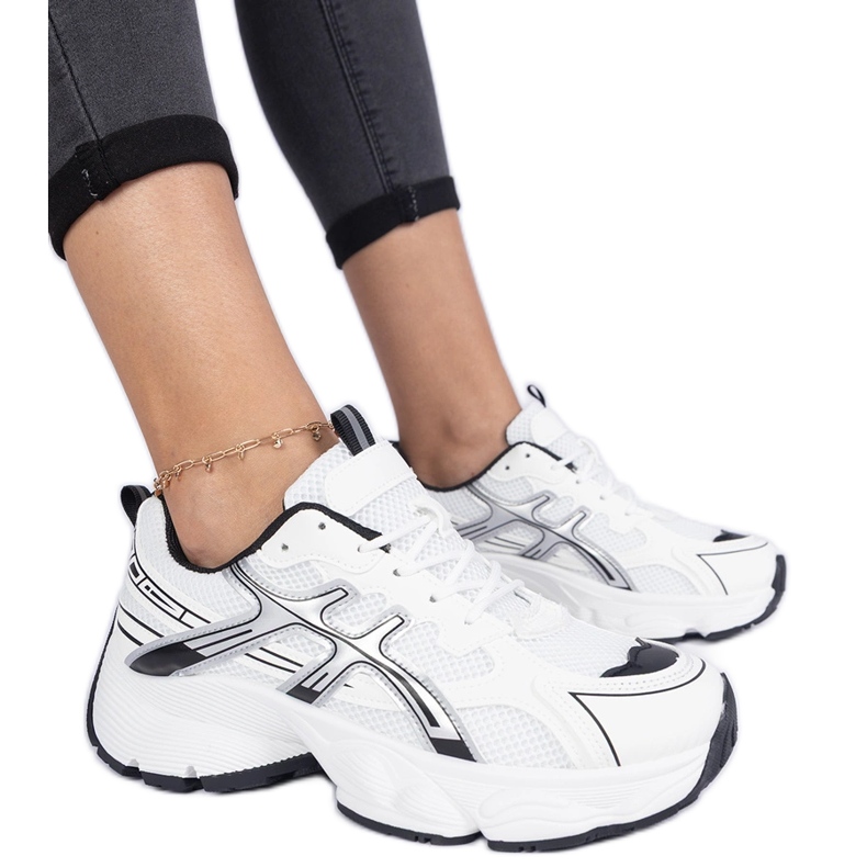 Crne ženske tenisice s masivnim đonom bijela