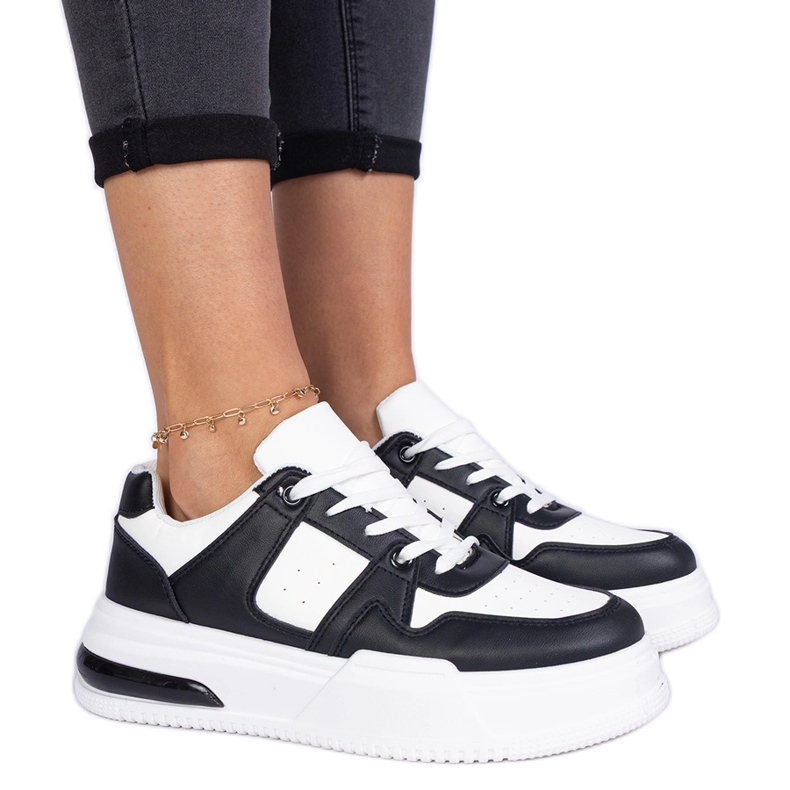 Crno-bijele ženske tenisice sa debelim đonom bijela