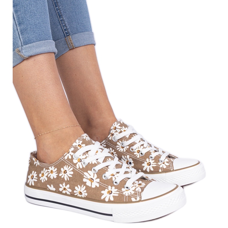 Smeđe ženske tkanine s cvijećem smeđa