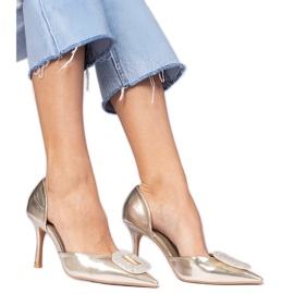 Metalne zlatne visoke potpetice ukrašene cirkonima zlatni