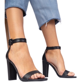 Crne sandale na postom pričvršćene na gležnju crna