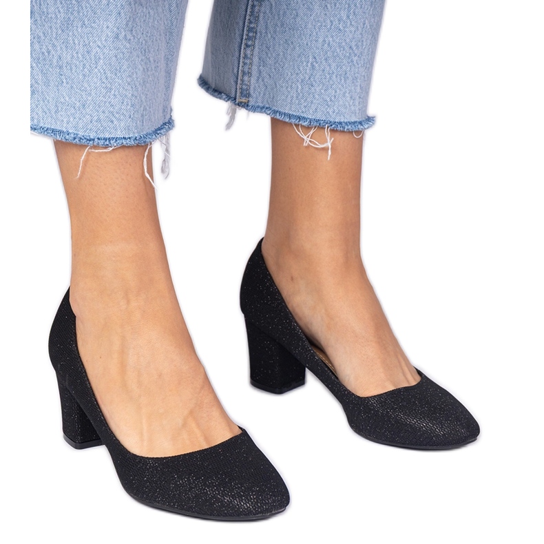 Crne ženske pumpe s materijalnim završetkom crno