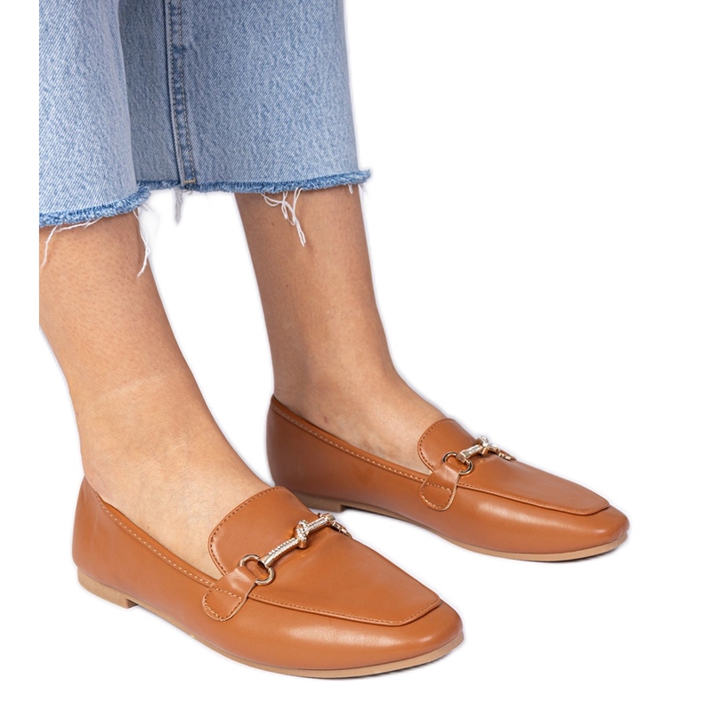 Smeđe elegantne natikače sa zlatnim ukrasom i cirkonima smeđa