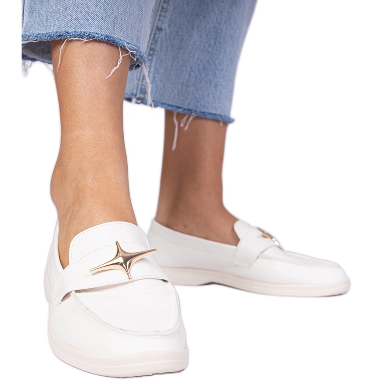 White Women Loafers sa zlatnim ukrasom bijela