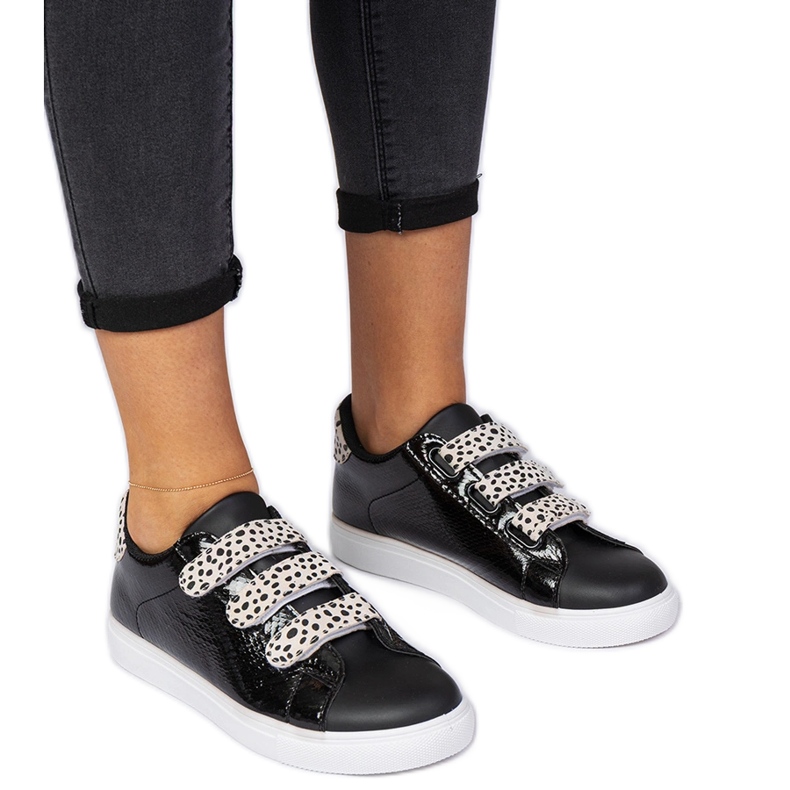 Crne tenisice s završnom obradom životinjskog čičak crno