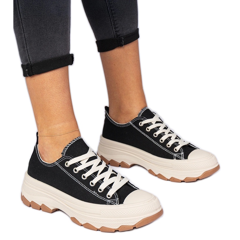 Crne tenisice s debelim potplatom crno