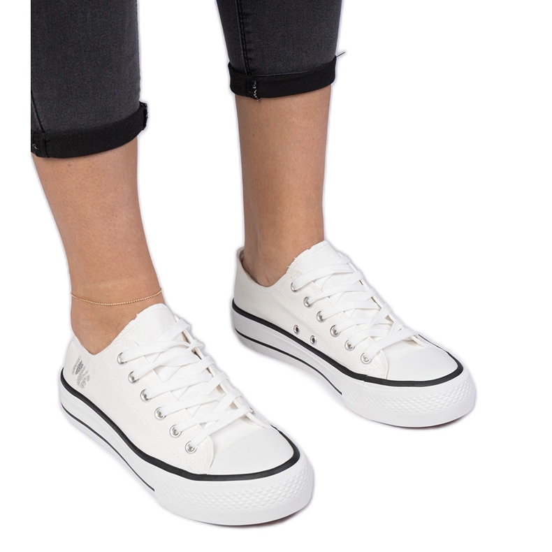 Bijele klasične ženske tenisice bijela