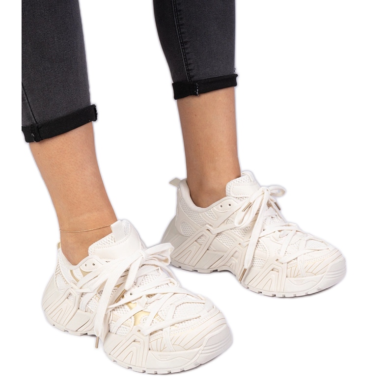 Bež tenisice s masivnim potplatom