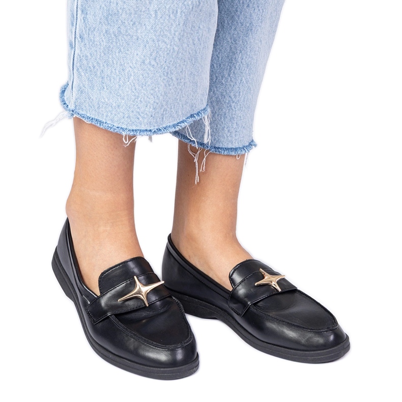 Crne ženske mokasine sa zlatnim ukrasima crno