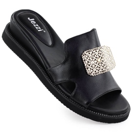 Eko-kože papuče na crnoj platformi s ukrasom Jezzi 2267 crna