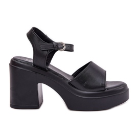 Ženske sandale na ogromnom postu i platformi s eko kožom crnom