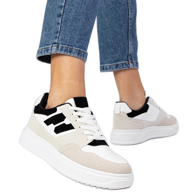 Ženske tenisice s bijelim i bijelim tenisicama bijela