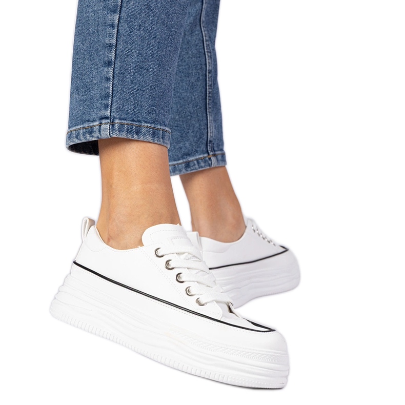 Tenisice bijelih žena na visokoj potplati bijela