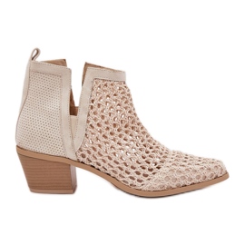 Otvorene ženske visoke potpetice s izrezima i svijetlim bež pletenicama