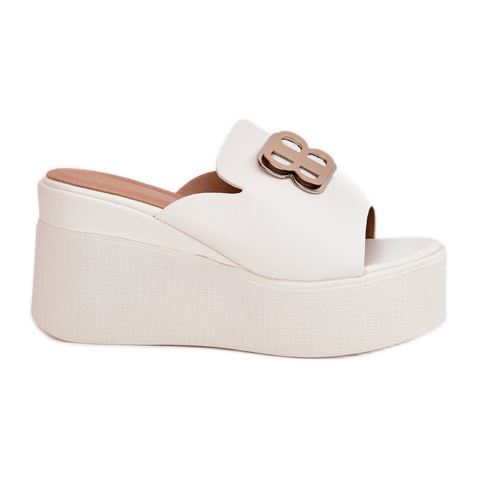 Papuče na platformi i klinovi s bijelim ukrasom bijela