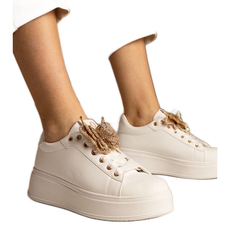 Bijele tenisice ukrašene leptirom s cirkonima bijela