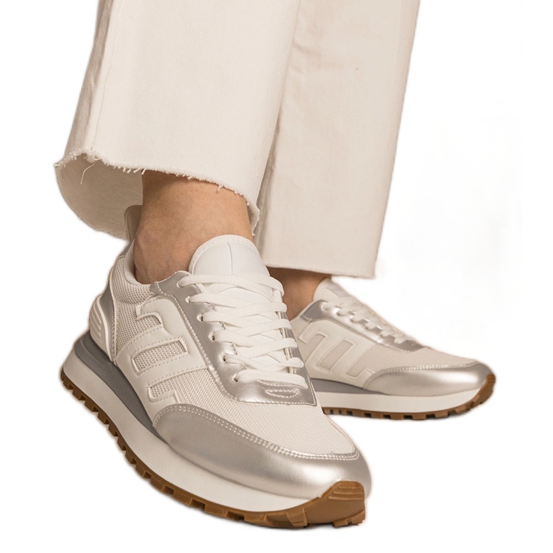 White-grebrne tenisice ženske sportove bijela