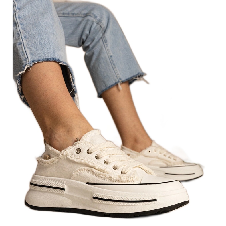 Tenisice bijelih žena na visokoj potplati bijela