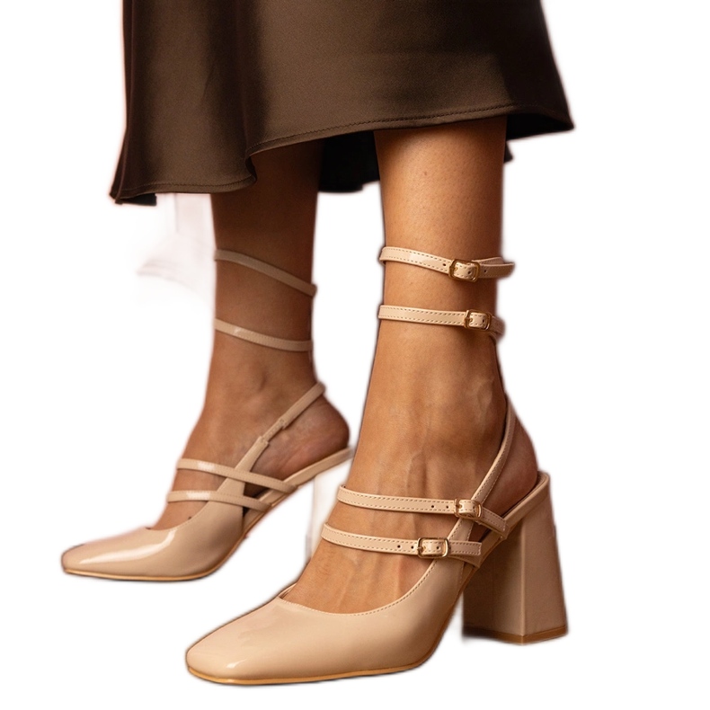 Lakirane bež cipele s visokom petom