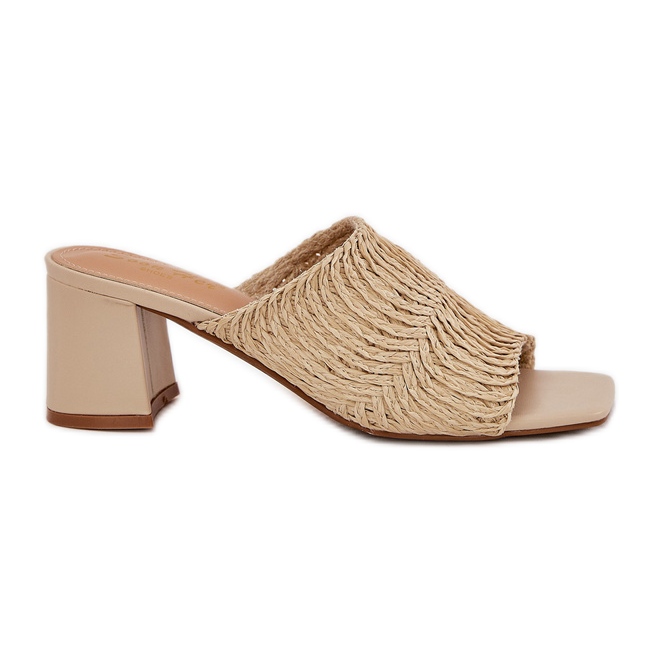 Ženski klip s bež petama