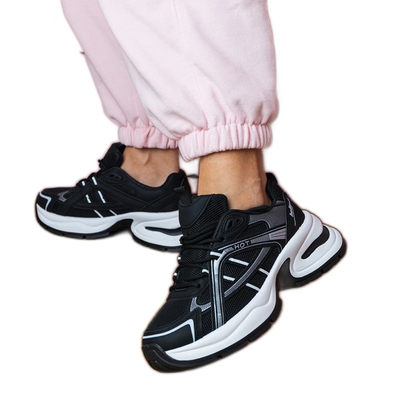 Crne sportske tenisice na ogromnom potplatu crno