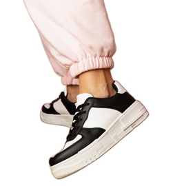 Crne sportske tenisice na platfotmu crna