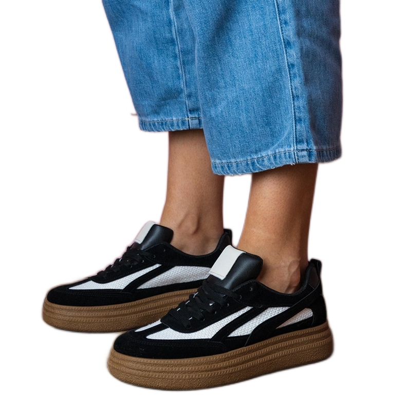 Crne tenisice tenisice na gustom potplatu crno